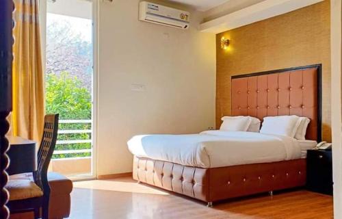 Greater Noida House | Craviq Hotels -1
