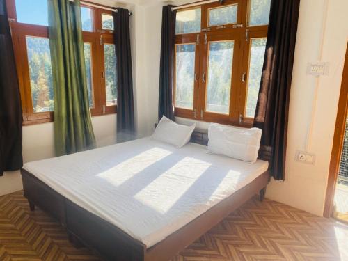 Kufri House | Crest of Bliss