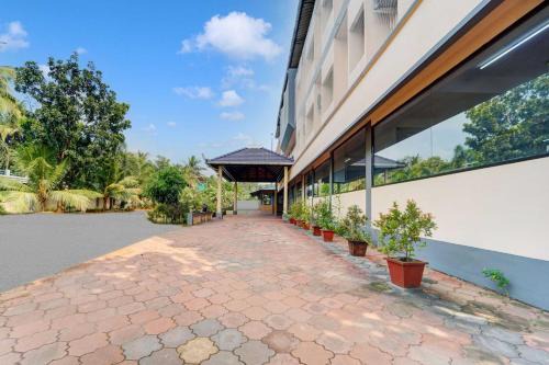 Peringandoor Hotel | [Day Stay - 8 AM to 8 PM] Collection O Thrissur Near Thrissur Medical College