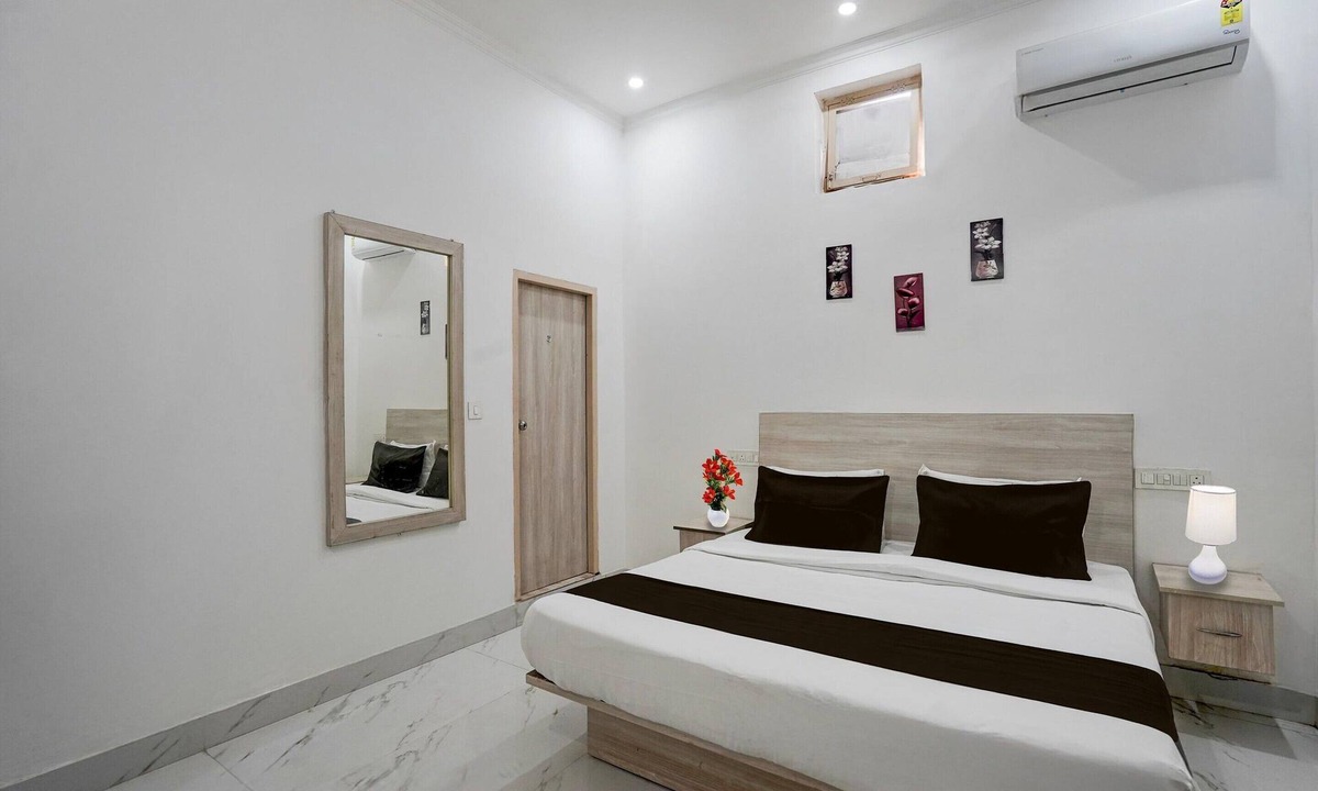 Dehradun House | Deluxe Vista Express Homestay