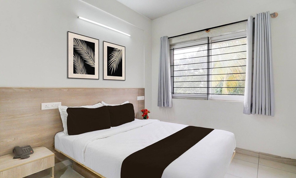 Gandhi Nagar House | DeluxeHotel Gurudev Residency
