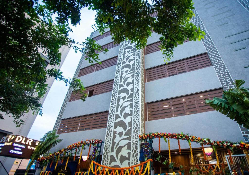 Tirupati Hotel | DLR GRAND