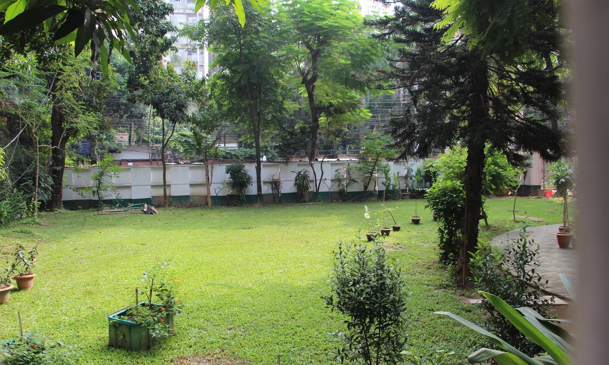 Dhanmondi Villa | Double/Twin room with en-suite in a Vintage Villa with a Garden & a long balcony