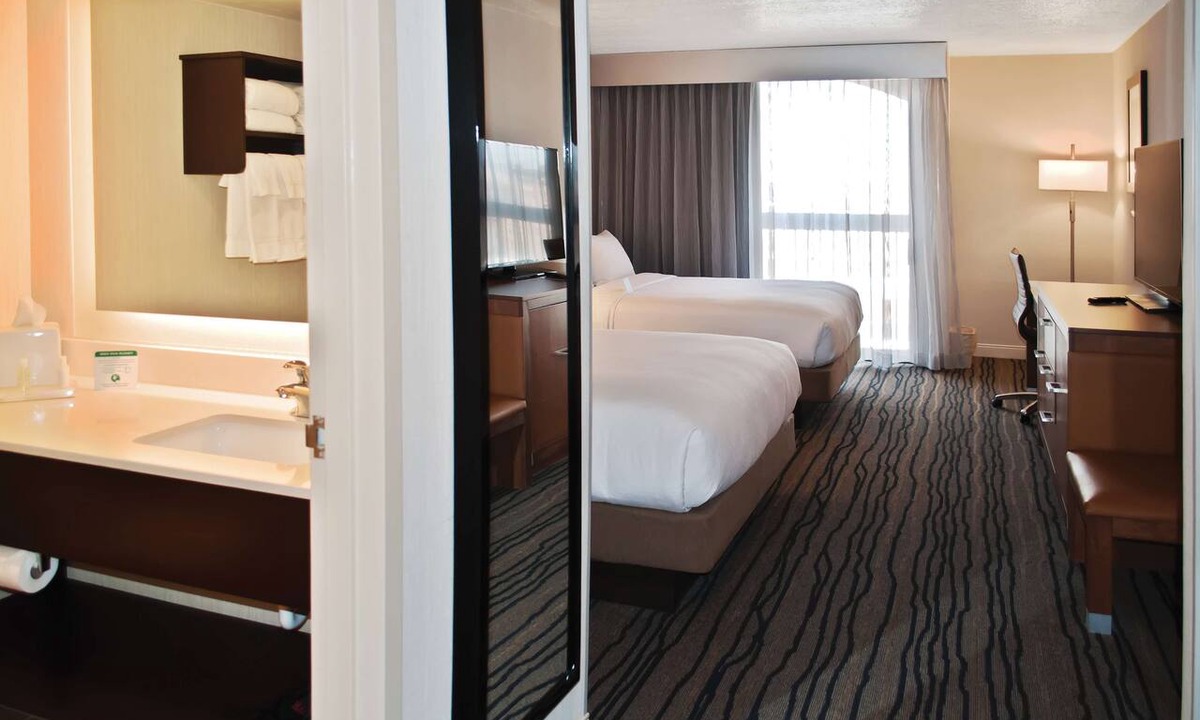 Helena Hotel | DoubleTree by Hilton Helena Downtown