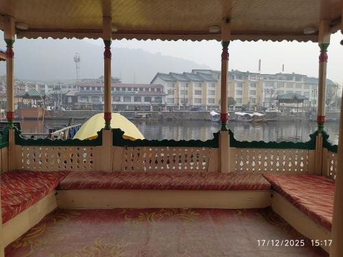 Dal Lake Hotel | Dreamer's Destination "group of Houseboat"