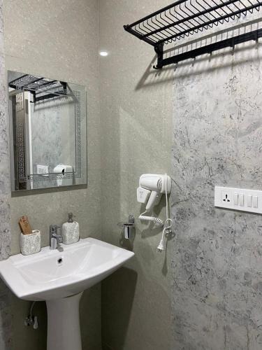 Srinagar Hotel | DUAS Residency
