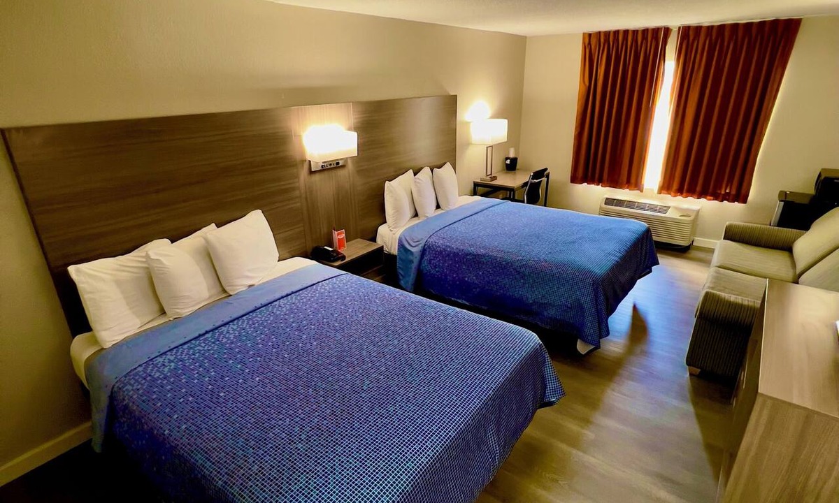 Willowbrook Hotel | Econo Lodge Willowbrook