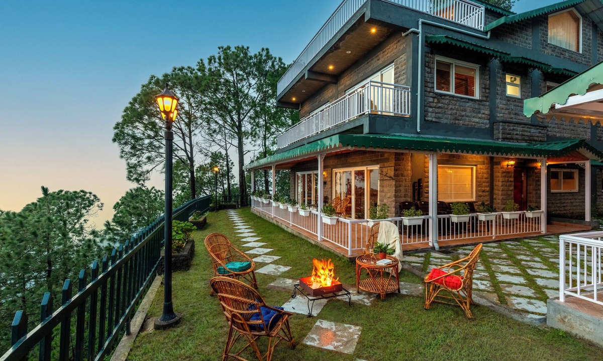 Kasauli Villa | ELIVAAS Ivory Ridge 9BHK Cliffside Villa