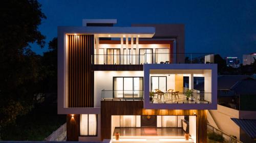 Kochi Villa | ELIVAAS Nedumbally 4 BHK Villa with Office Space, Balcony Sit-Out & Lounge Area Near Edapally Church