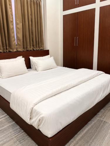 Srinagar House | Everest Guest House