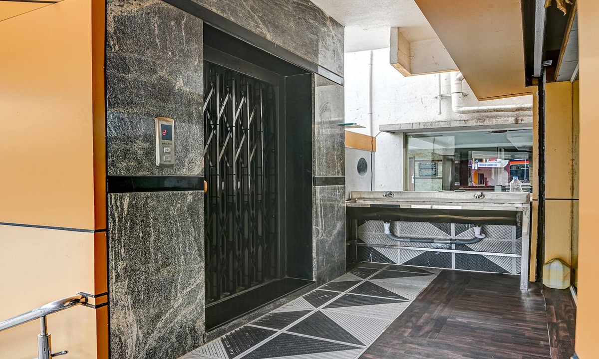 Tirupati Hotel | Fabhotel Srinivasa Guest House