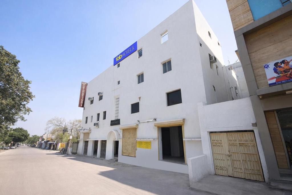 Karol Bagh Hotel | FabHotel The Fortune