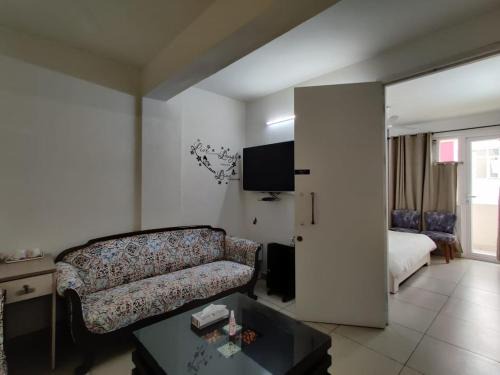 Knowledge Park III House | FACULTY HOUSE- Cosy Lounge Near Expo Mart