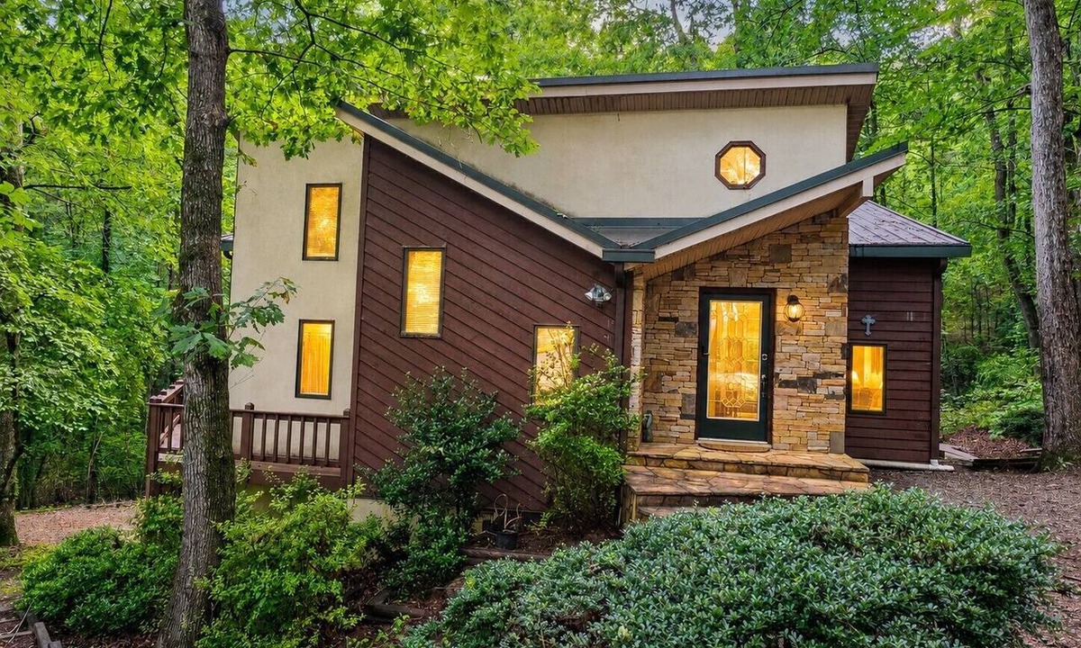 Demorest House | Falling Waters - 150' Waterfall right behind the house!