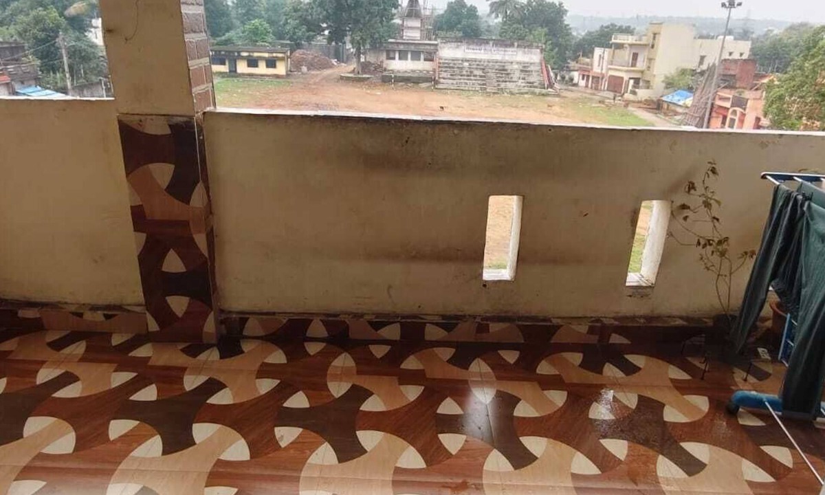 Jamshedpur Apartment | Family‑friendly stay with spacious room, modern amenities, and warm hospitality.