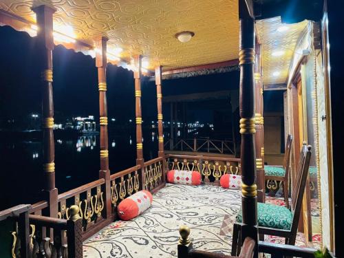 Dal Lake Hotel | FREEDOM houseBoat