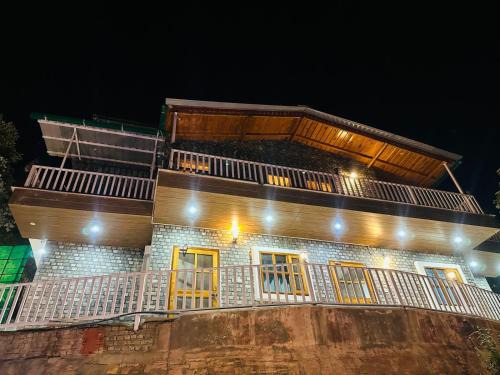 Mukteshwar House | frozen valley