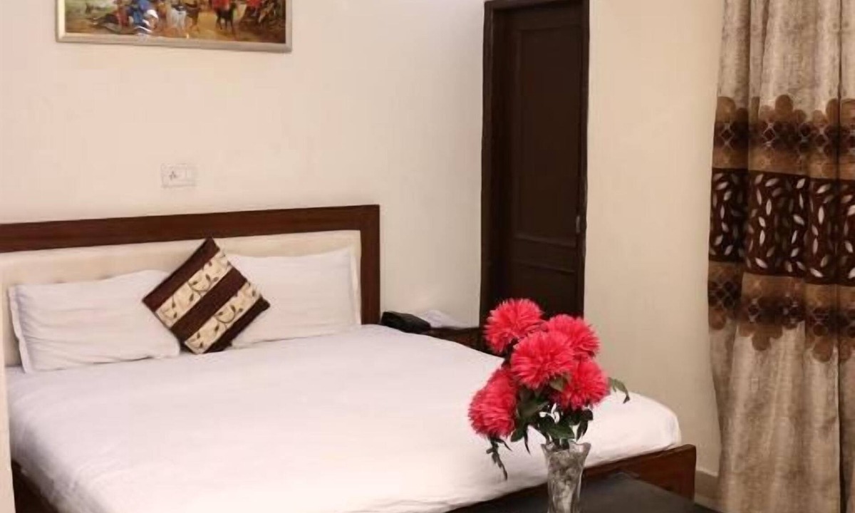 Zirakpur Hotel | GAURAV RESORTS AND APARTMENT