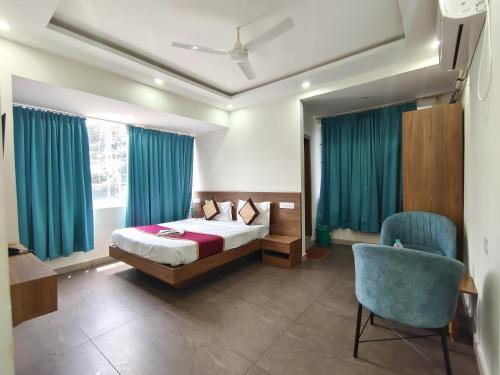 Bengaluru Hotel | Gayathri Metro Deluxe Rooms