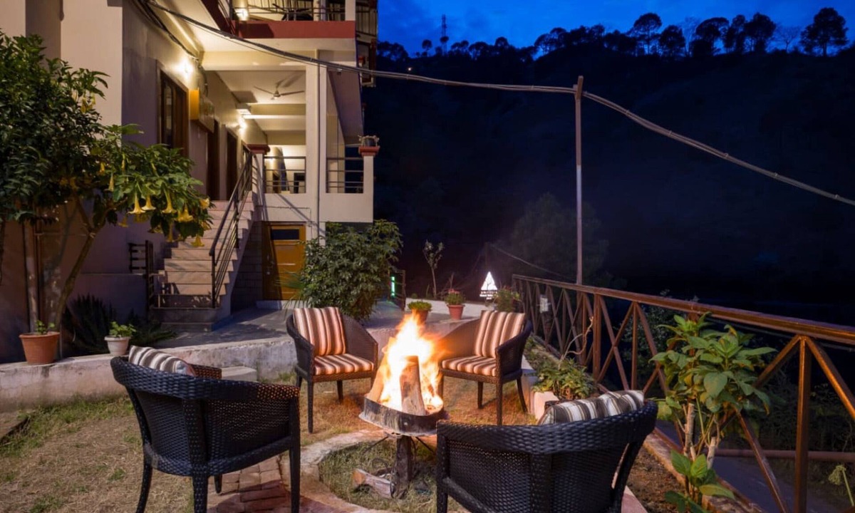 Kasauli Hotel | GhumoG Stay's KASAULI