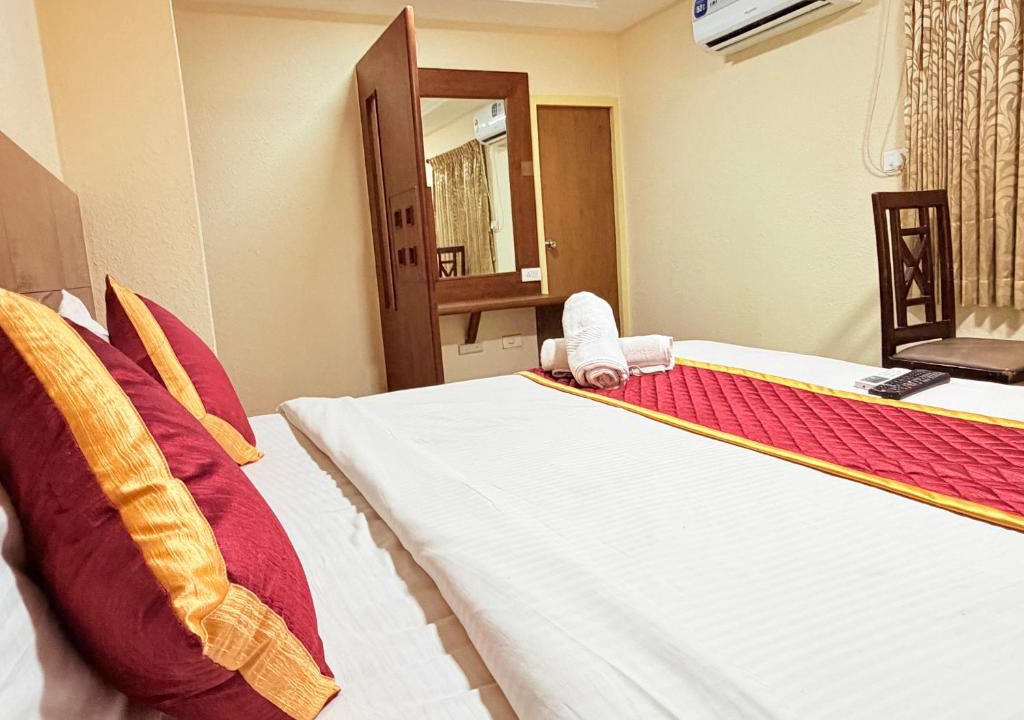 Uttukuli Hotel | GOLDEN NIGHTS ROOMS KUMARAN ROAD - Near RAILWAY STATION TIRUPUR