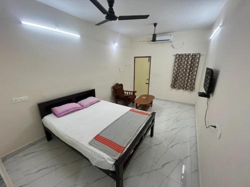 Moratandi Hotel | Gravity Groups AARA Residency - Near Jipmer Sangamithra