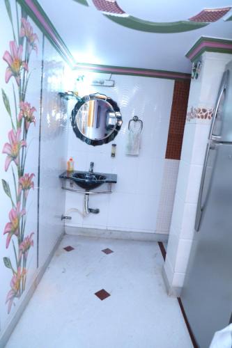 Mayur Vihar Apartment | Guru Kripa Timsy Villa
