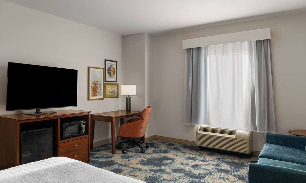 Port Gardner Hotel | Hampton Inn Seattle/Everett