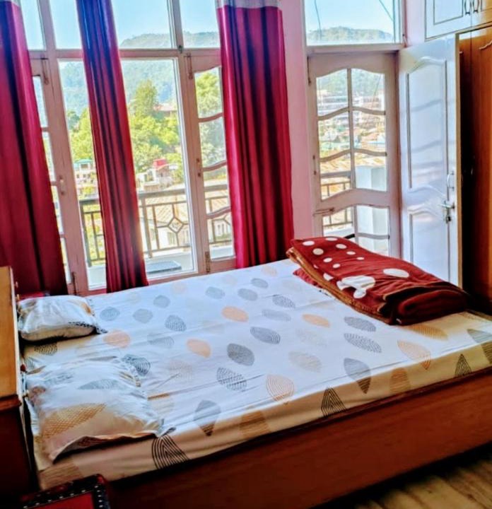 Bajoral Khurd House | Home Homestay 2BHK Couple & Family friendly prime location-Easy access to Mall Rd-city view- kitchen