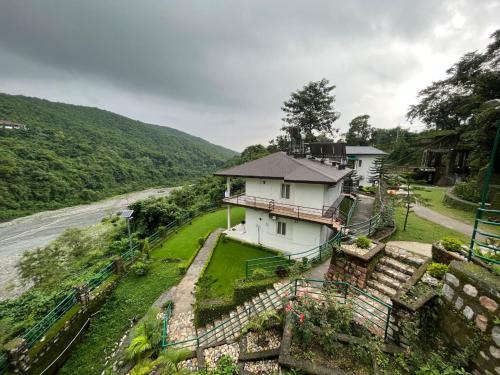 Bullawala Hotel | Home in the Hills, Resort & Restaurant
