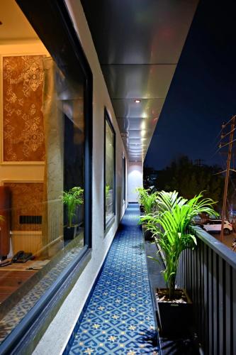 Ranjit Avenue House | HomeStay By Cafe9