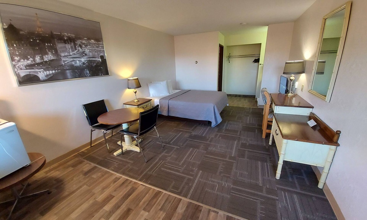 Drumheller Hotel | HOO - DOO MOTEL