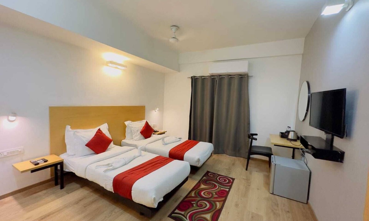 Noida Hotel | Hotel Aarkay Palace