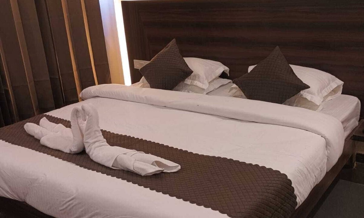 Sindhi Camp Hotel | Hotel Amber