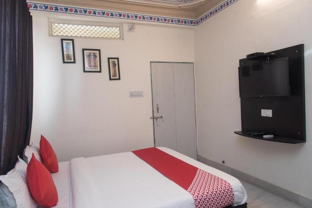 Udaipur District House | Hotel Amrapali UDAIPUR BEST GORUP BOOKING HOTEL NEAR CA CIRCLE