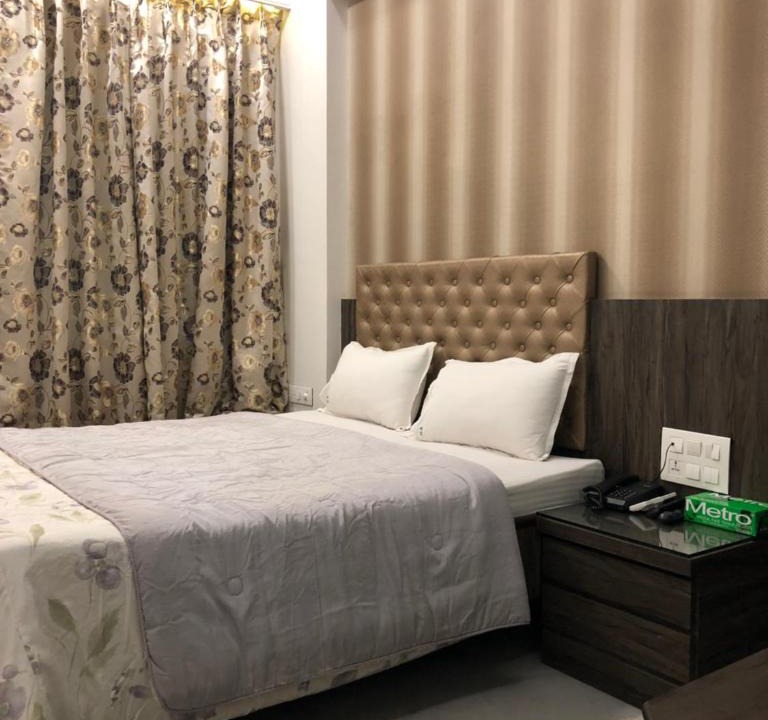 Wellington Pier Hotel | Hotel Antique - Colaba
