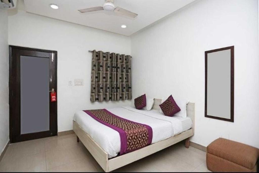 Jangupura Extension Hotel | Hotel Bir - Near Nizamuddin Railway Station