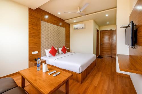 Zirakpur Hotel | Hotel Black Diamond, Patiala Chok 2 min from Zirakpur Bus Stand near Panchkula