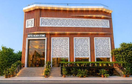 Sahibabad Hotel | Hotel Black Stone Palace