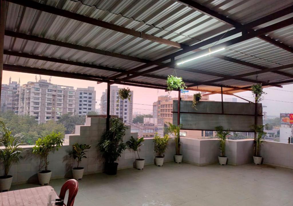 Thaltej House | Hotel Captown Inn
