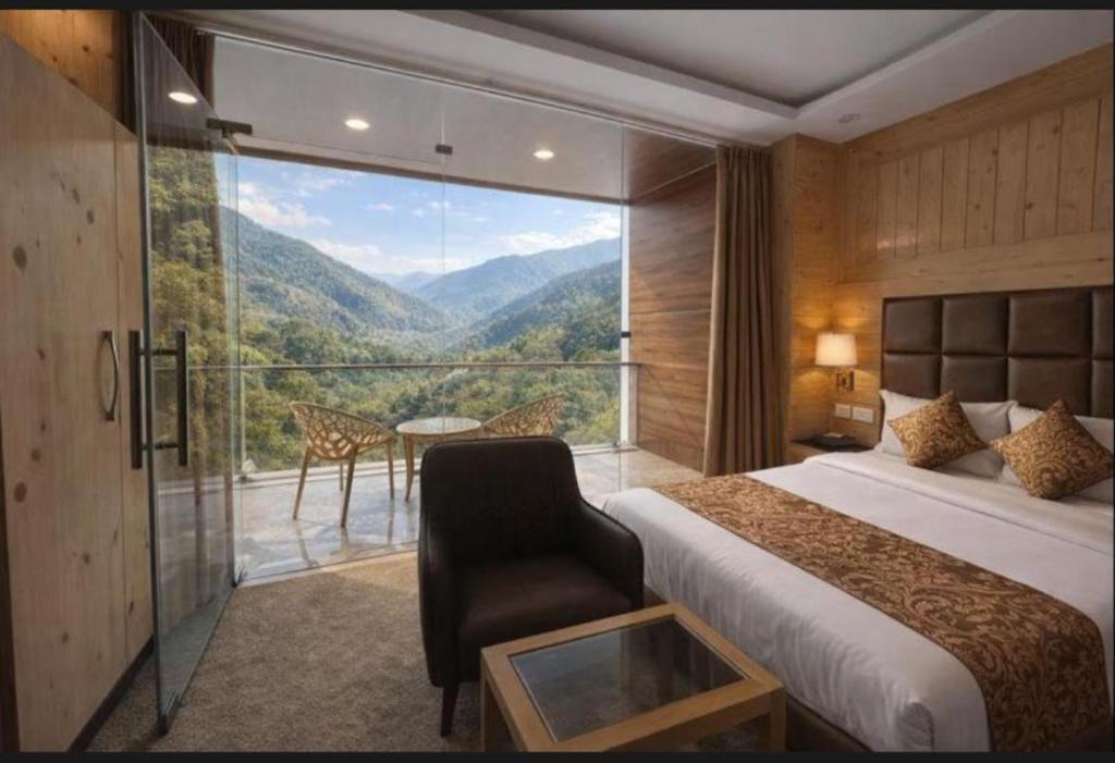 Mussoorie Hotel | Hotel Classic Crown - #Scenic mountain view #open terrace #guest preferred #best selling hotel in Mussoorie