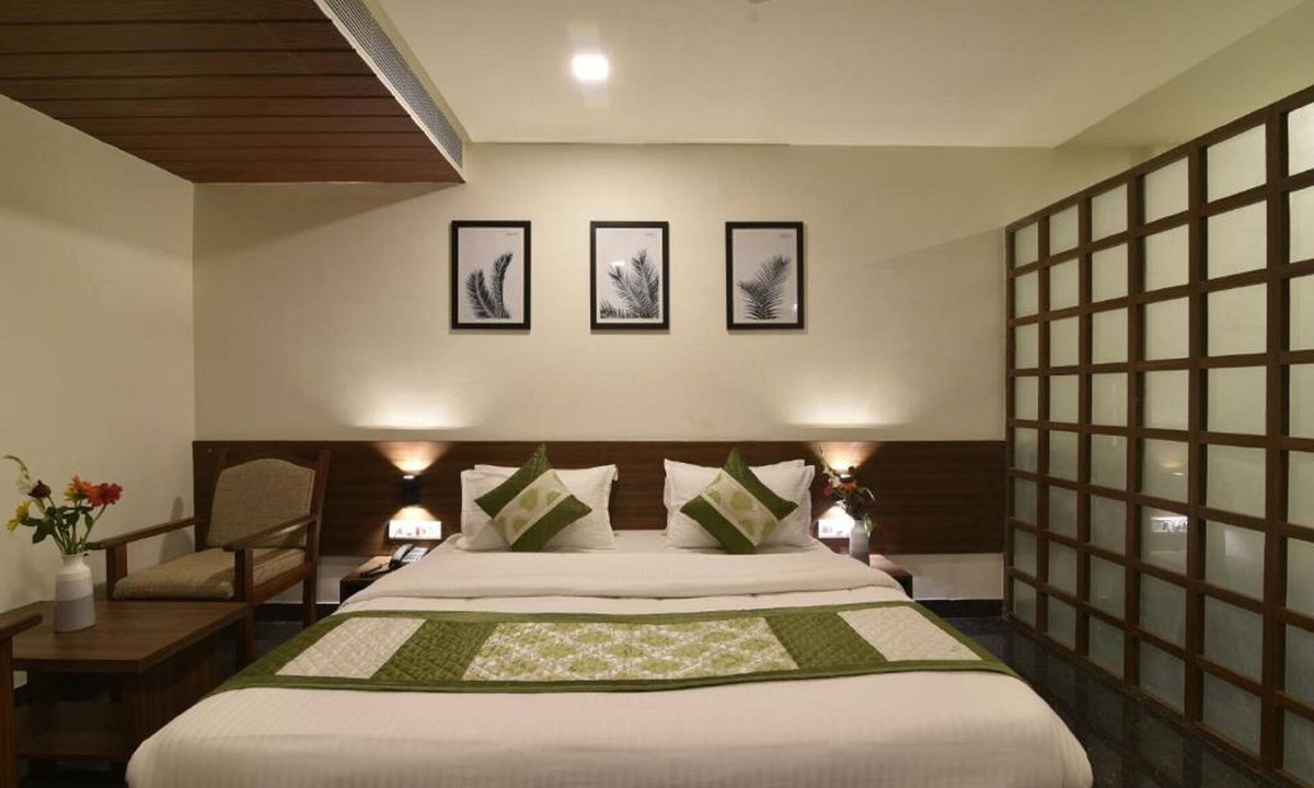 Vijayapura Hotel | Hotel Clove