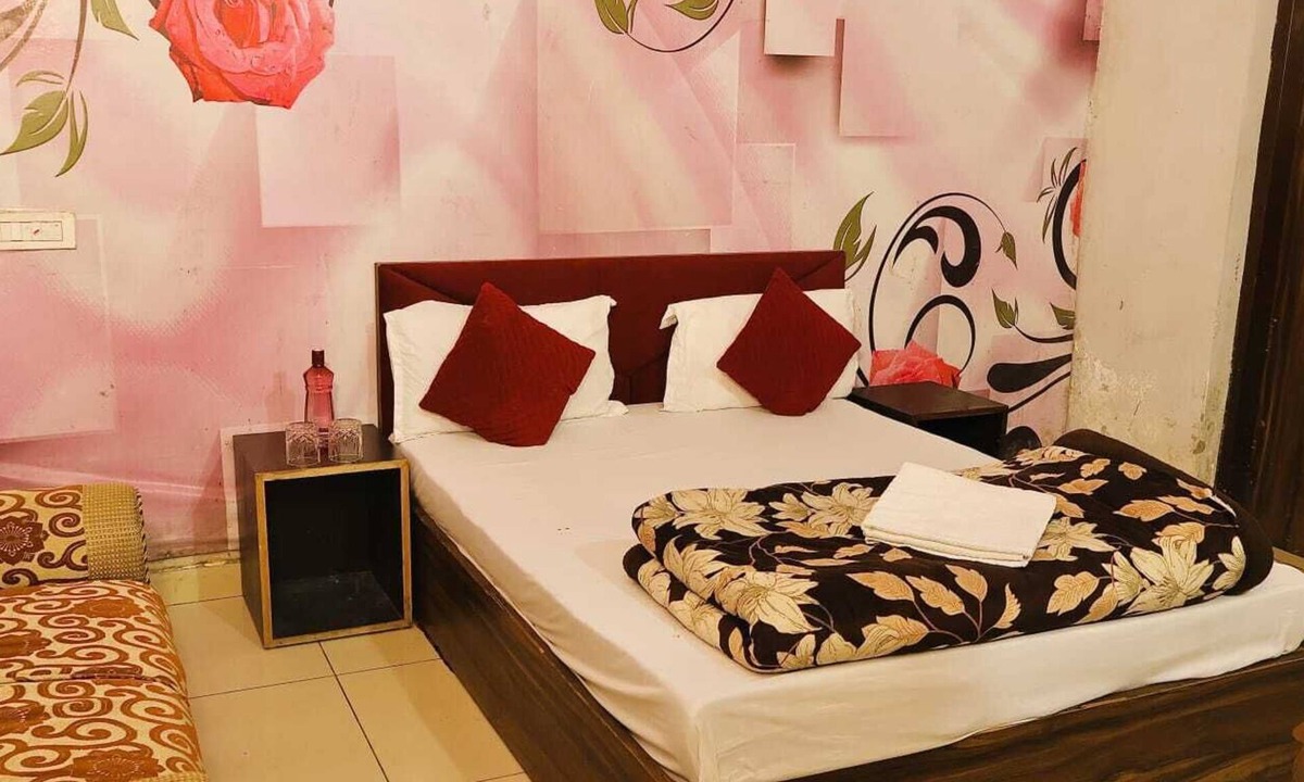 Ludhiana Hotel | HOTEL CORNER HOUSE - A Budget Stay Rooms