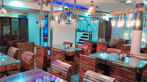 Gulmarg Hotel | Hotel Dilli Darbar and restaurant Bandipora