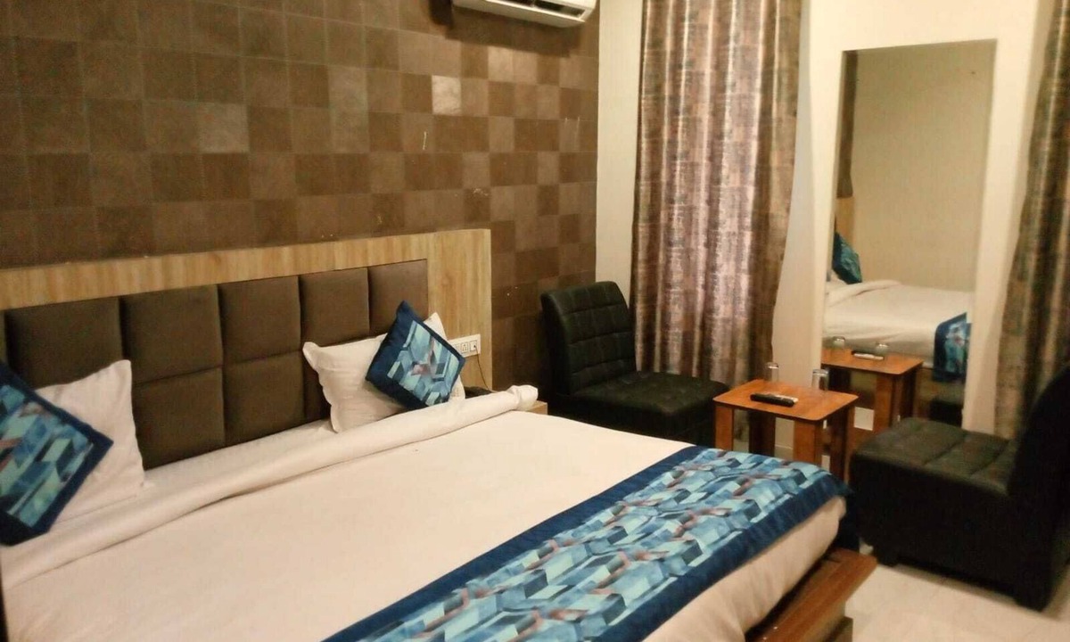 Zirakpur Hotel | Hotel Glass INN