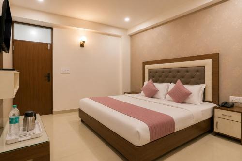 Vasundhara Hotel | Hotel Gold Ston Near Yashoda Hospital & Vaishali Metro