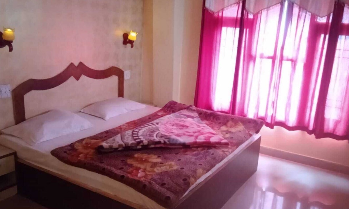 The Mall Hotel | Hotel Harbans Shimla