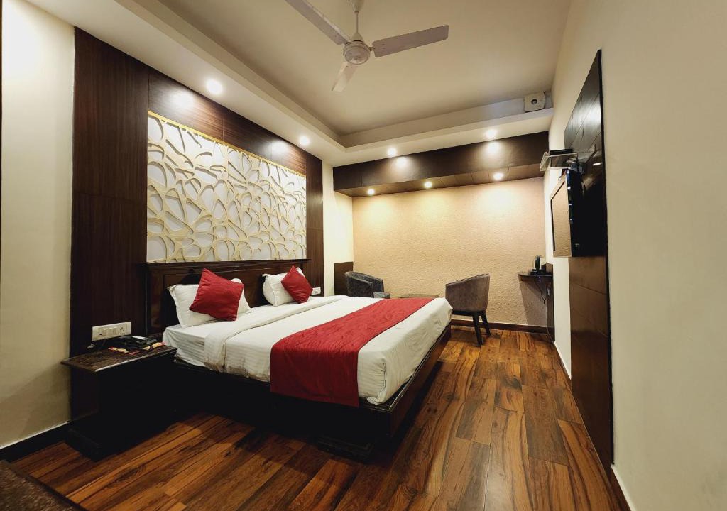 The Mall Road Hotel | Hotel Himshri Mussoorie by Travellers Den