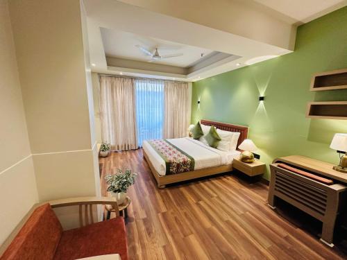 Indirapuram Hotel | Hotel IP Swarn By Qotel Near Anand Vihar Vaishali Ghaziabad