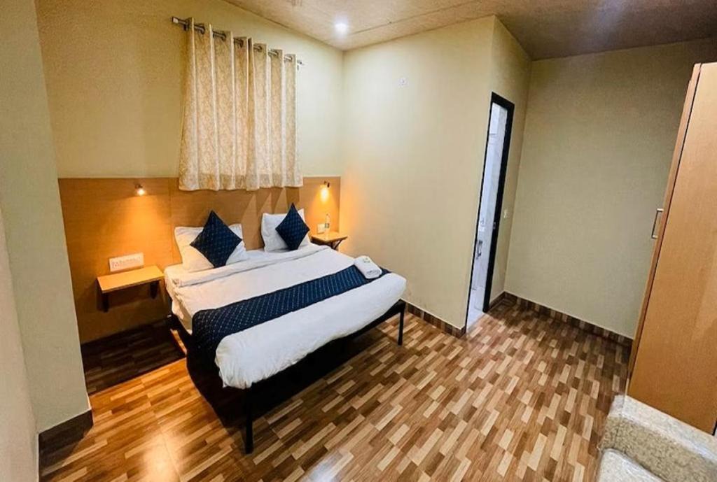 New Delhi Hotel | Hotel Jeet Palace Near Laxmi Nagar Metro Station